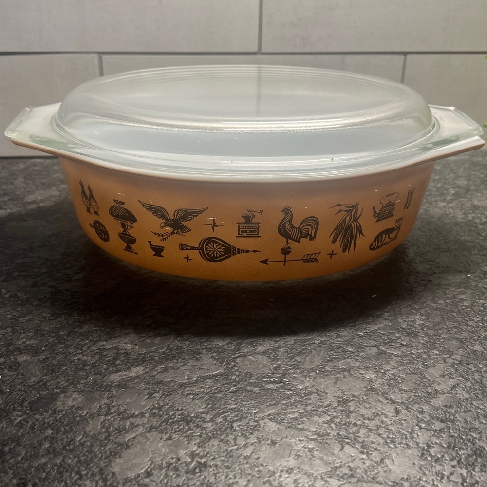 Vintage Pyrex Early American Glass Casserole Dish with Lid 22ct gold ex cond